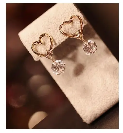 Фото Специальное предложение новые модные золотистые серьги с кулоном в форме сердца