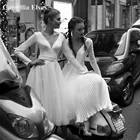 Женское Короткое атласное свадебное платье, элегантное современное платье трапециевидной формы с глубоким V-образным вырезом, платье невесты с открытой спиной в городском стиле для невесты