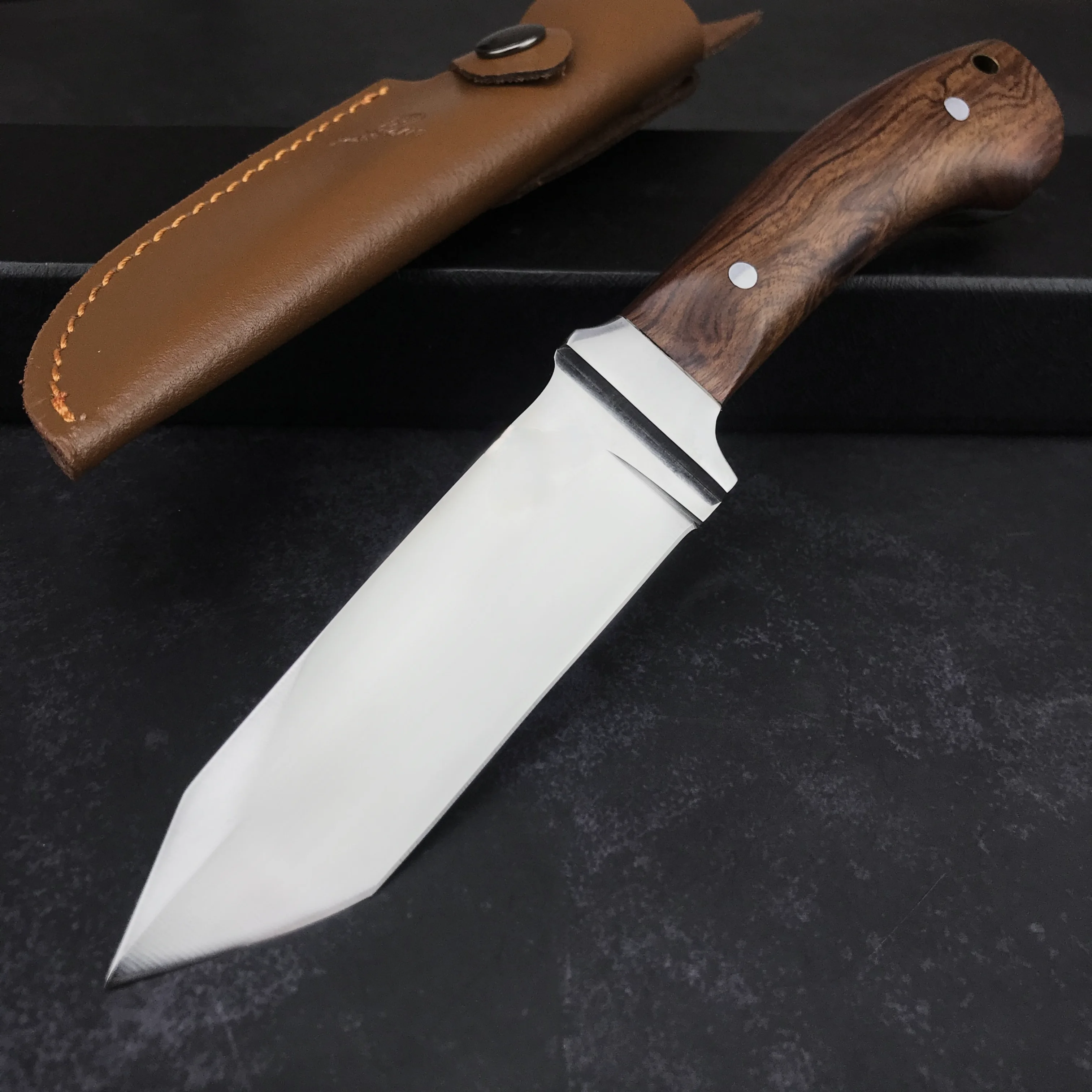 

MO NEW Straight Knife,outdoor camping hunting knife 5CR18MOV Steel Blade red sour branch Handle edc tools with cowhide scabbard