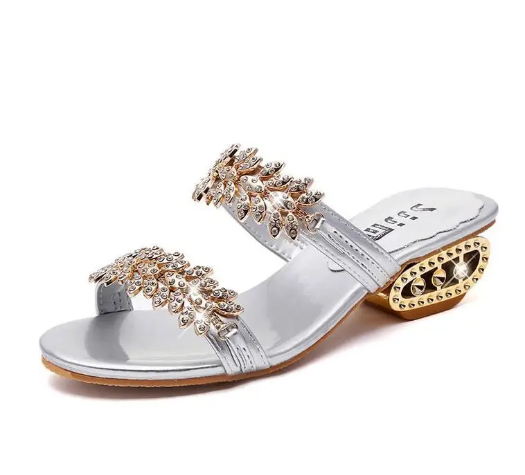New Women Slippers Summer Beach Sandals Fashion Women Rhinestone Outdoor Slippers Flip Flops Shoes Female Mujer