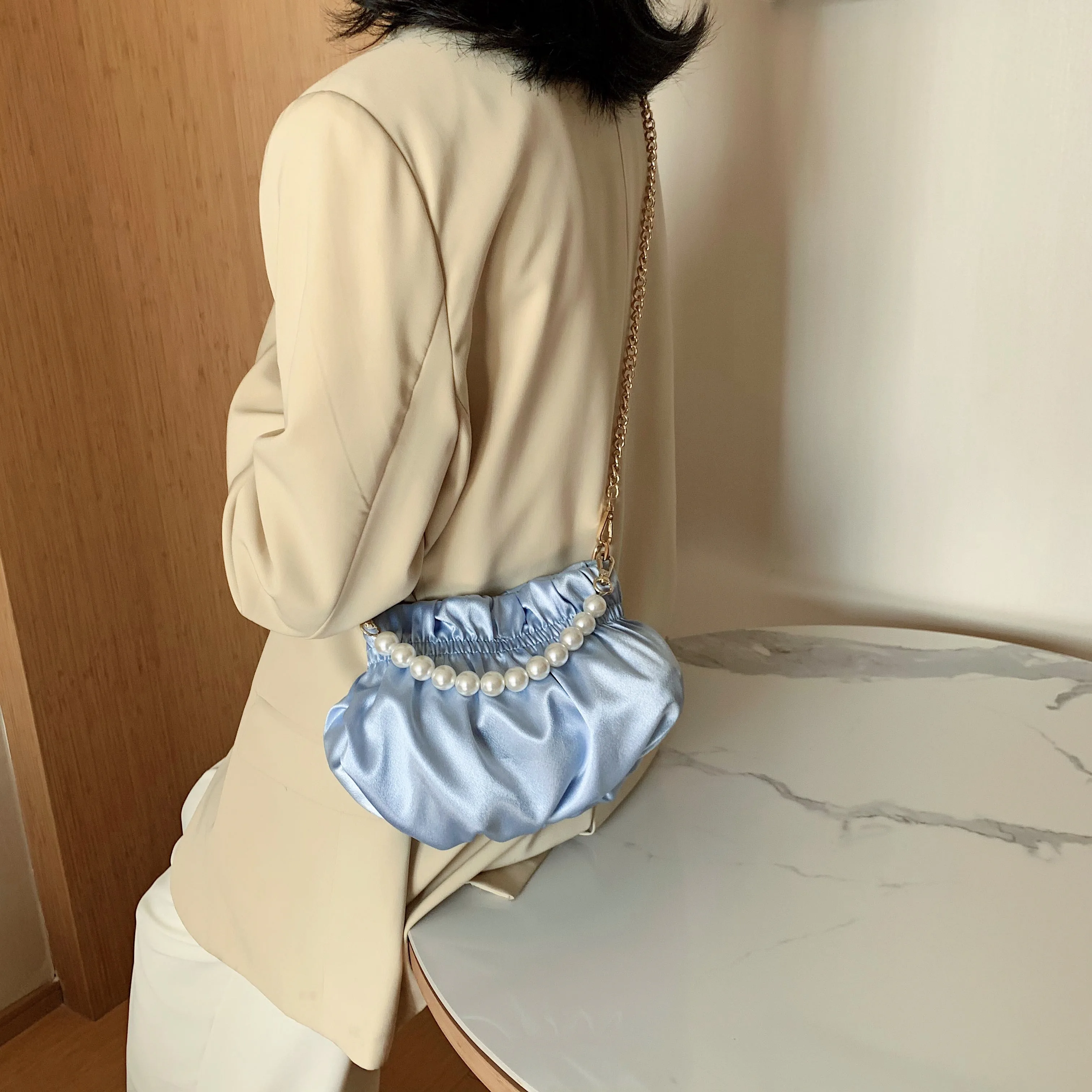 Жемчужные маленькие сумки через плечо для женщин 2020 элегантные милые Женская