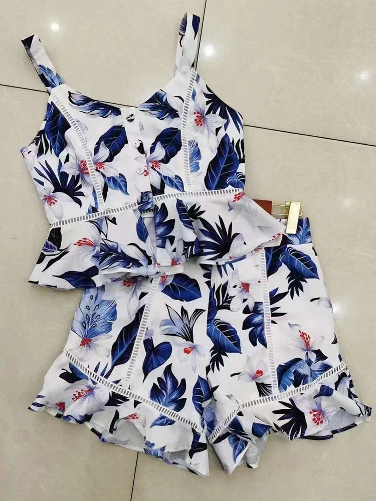 

Sexy Leaky Shoulder Retro Printed Sling Two-piece Top Ladies Summer New Style + High Waist Ruffled Wide Leg Shorts Fashion Suit