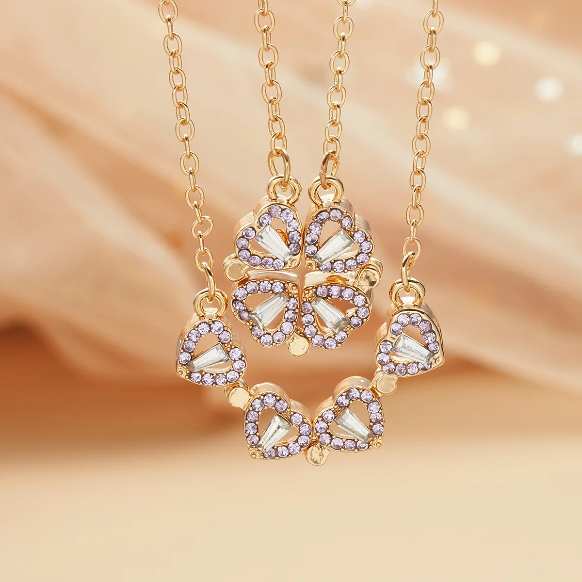 

Magnetic Folding Four Heart Flower Pendant Necklaces Exquisite Crystal Clavicle Chain Necklace for Women Fashion Jewelry Gifts