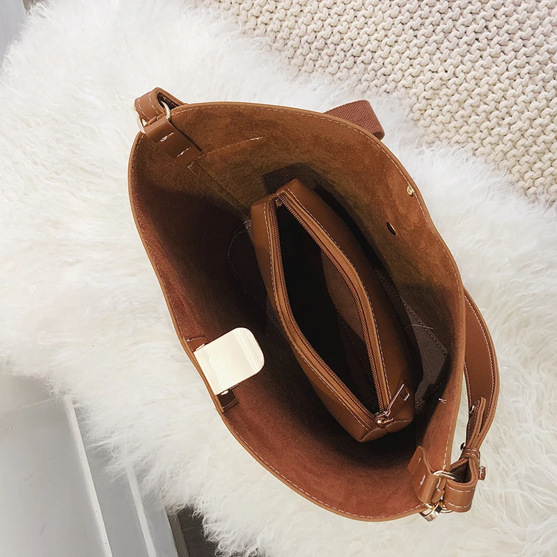 Сумка-мешок женская из экокожи модный саквояж на плечо вместительный мессенджер