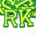 26 A-Z желтого цвета с надписями на английском языке патч 3D вышитые наклейки Патчи для костюмы гладить на имя буквы патч для футболкой или пальто