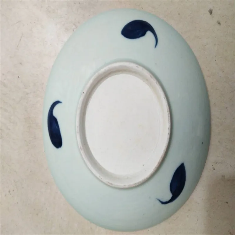 

The antique antique porcelain of the Qing Dynasty blue and white porcelain dish fish plate good antique