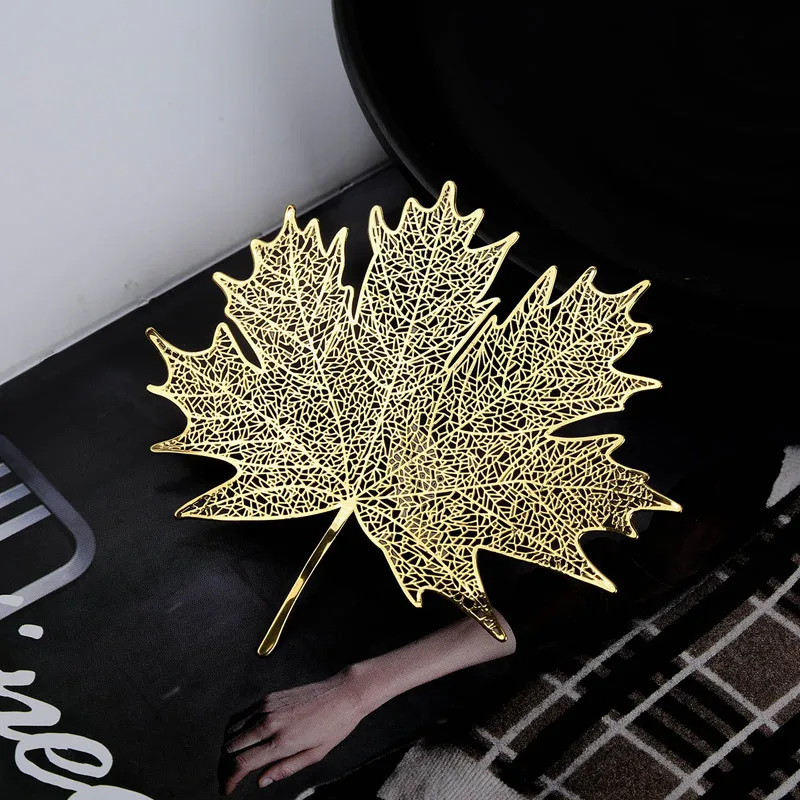 

1 Pcs Hollow Metal Bookmark Chinese Style Golden Maple Leaf Books Marker of Page Student Stationery Teacher Gift