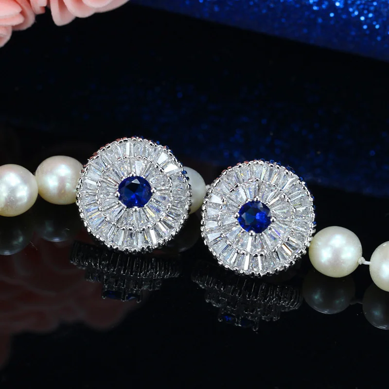 

Succinct Blue Center Stone White Cubic Zirconia Paved Round Stud Earrings Women OL Daily Dating Female Jewlery Trend 2021