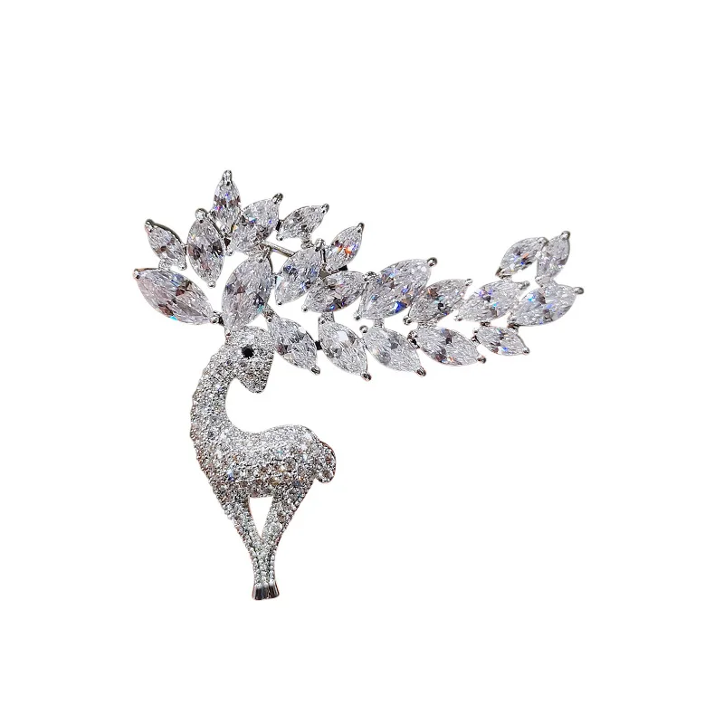 

Luxury Korean Brooch Ins Fashion Ladies Zirconia Temperament Pin Personality Elk Christmas Sweater Suit Accessories Brooch