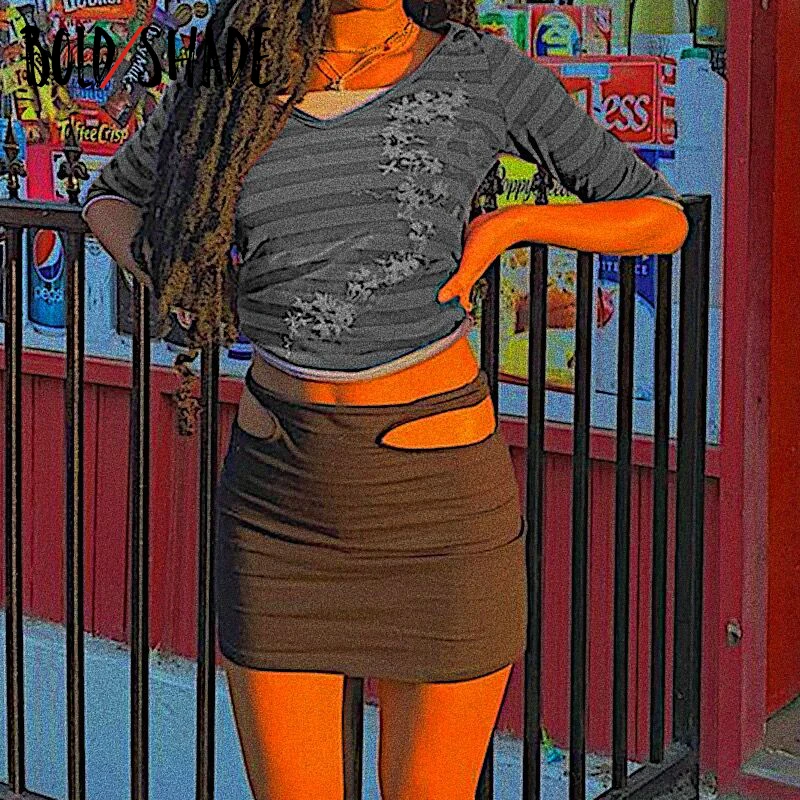 

Bold Shade Indie Y2K Grunge Tee Shirts Striped Floral Printed V-neck Patchwork Slim Tops Streetwear 90s Fashion Women T-shirt