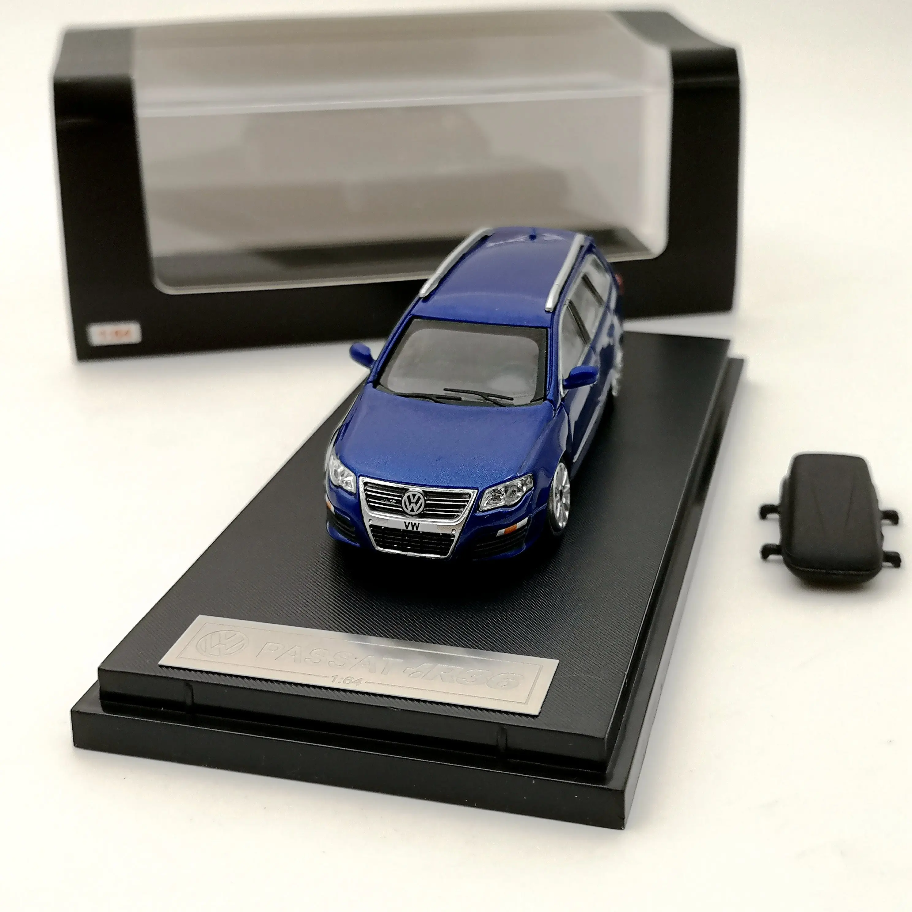 Модель автомобиля Passat R36 отлитый под давлением подарок голубая 1:64 | Игрушки и