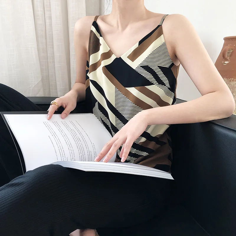 

Satin Web Celebrity Chiffon Halter Vests For Women Summer Wear V-neck Top With Underlay Silk Sleeveless Women‘s Clothing