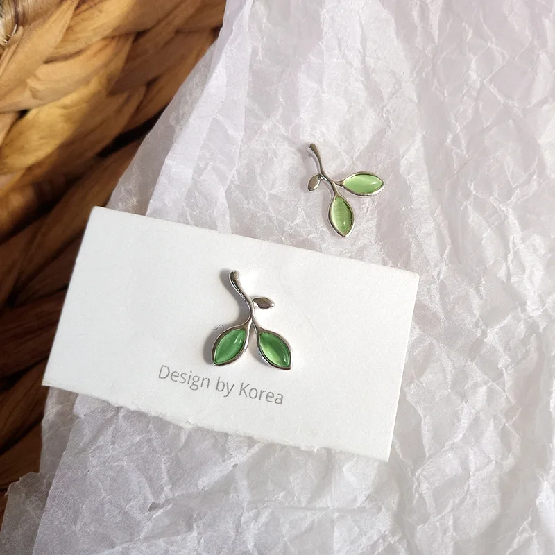 

2020 new fashion Leaf studs opal earrings for girl green women sweet earrings Cute student jewelry