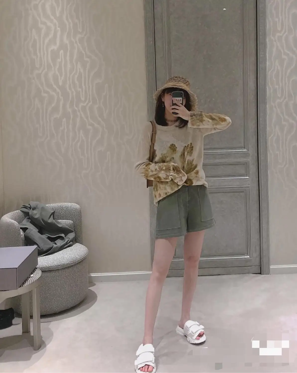 

Autumn 2020 new women's Autumn leaves cashmere sweater Gentle and elegant tone Embroidered back collar