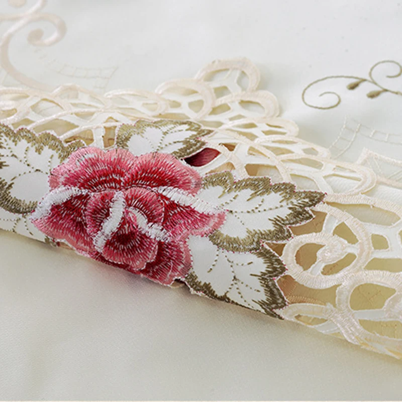 Скатерть Свадебная в европейском стиле с вышивкой и кружевными краями