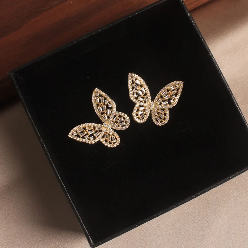 Женские серьги гвоздики с Зеленой Бабочкой простой стиль блестящей боковой