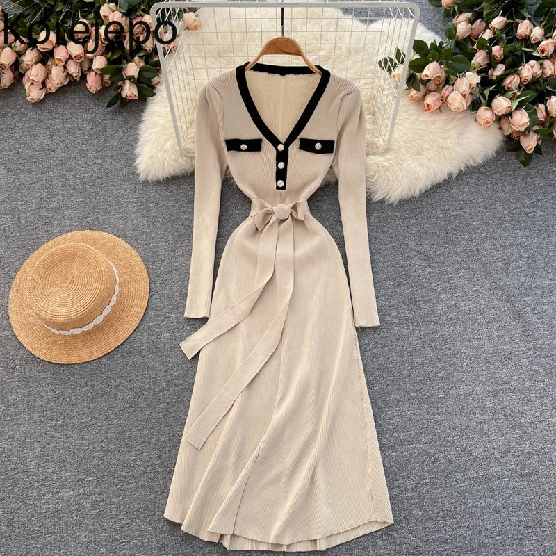 

Корейское длинное платье на весну и осень, новинка 2021, мягкое темпераментное трикотажное платье контрастных цветов с V-образным вырезом и шн...