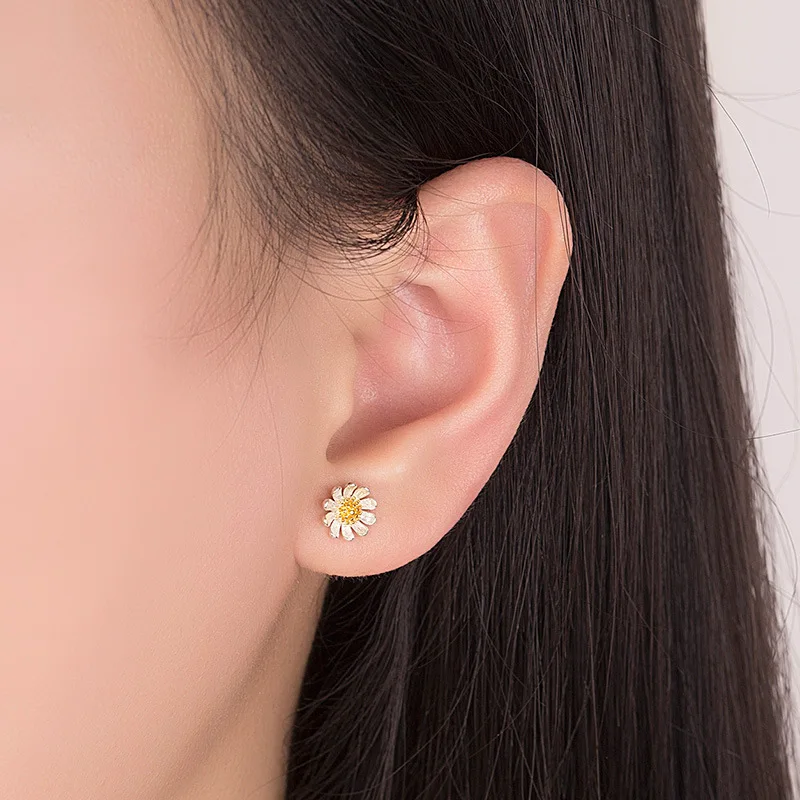 

Cute Sweet Flower Stud Earrings 2020 New Fashion Delicate Small Daisy Earrings Female Elegant Ear Jewelry for Women Girl Gift
