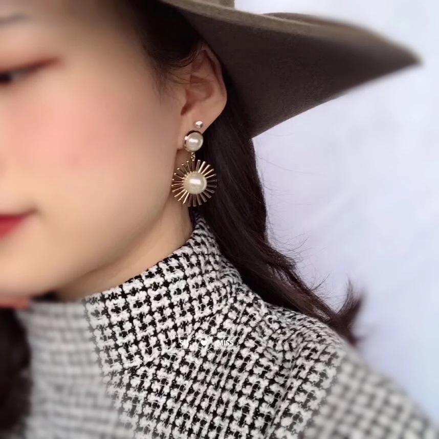 

Free Shipping New Geometric Irregular Drop Earrings for Women Personality Exaggerated Gold Metal Party Earrings Oorbellen