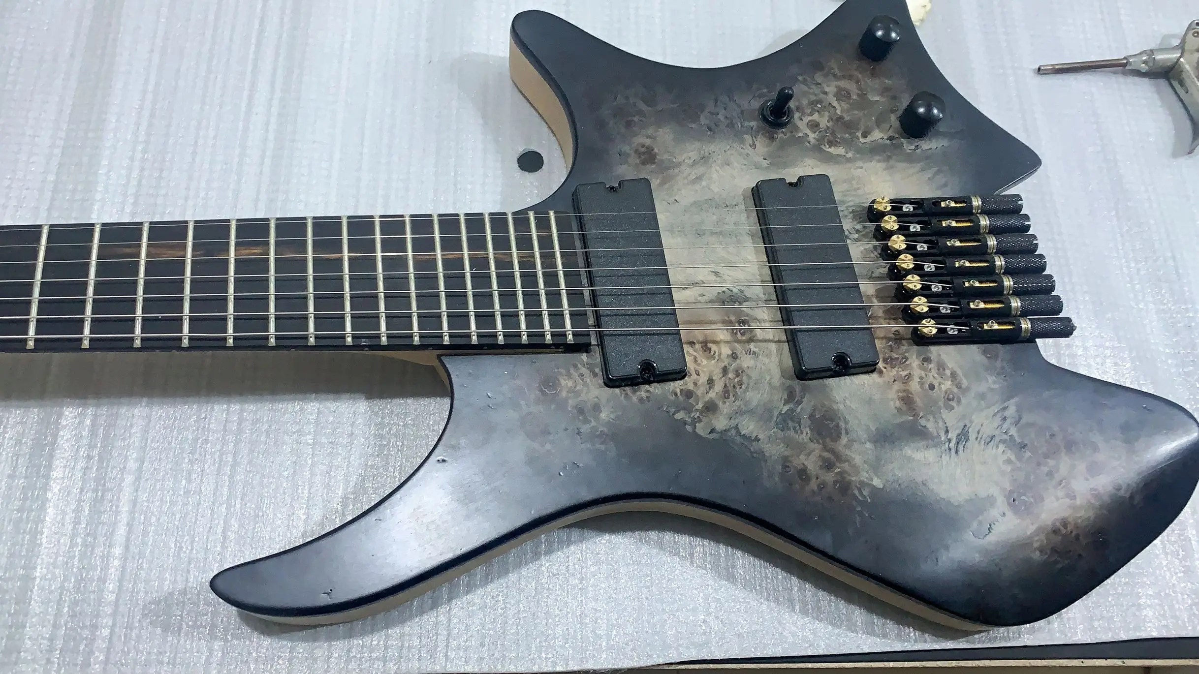 Оптовая продажа гитара без головы электрическая с 7 струнными гитарами Fanned ладом