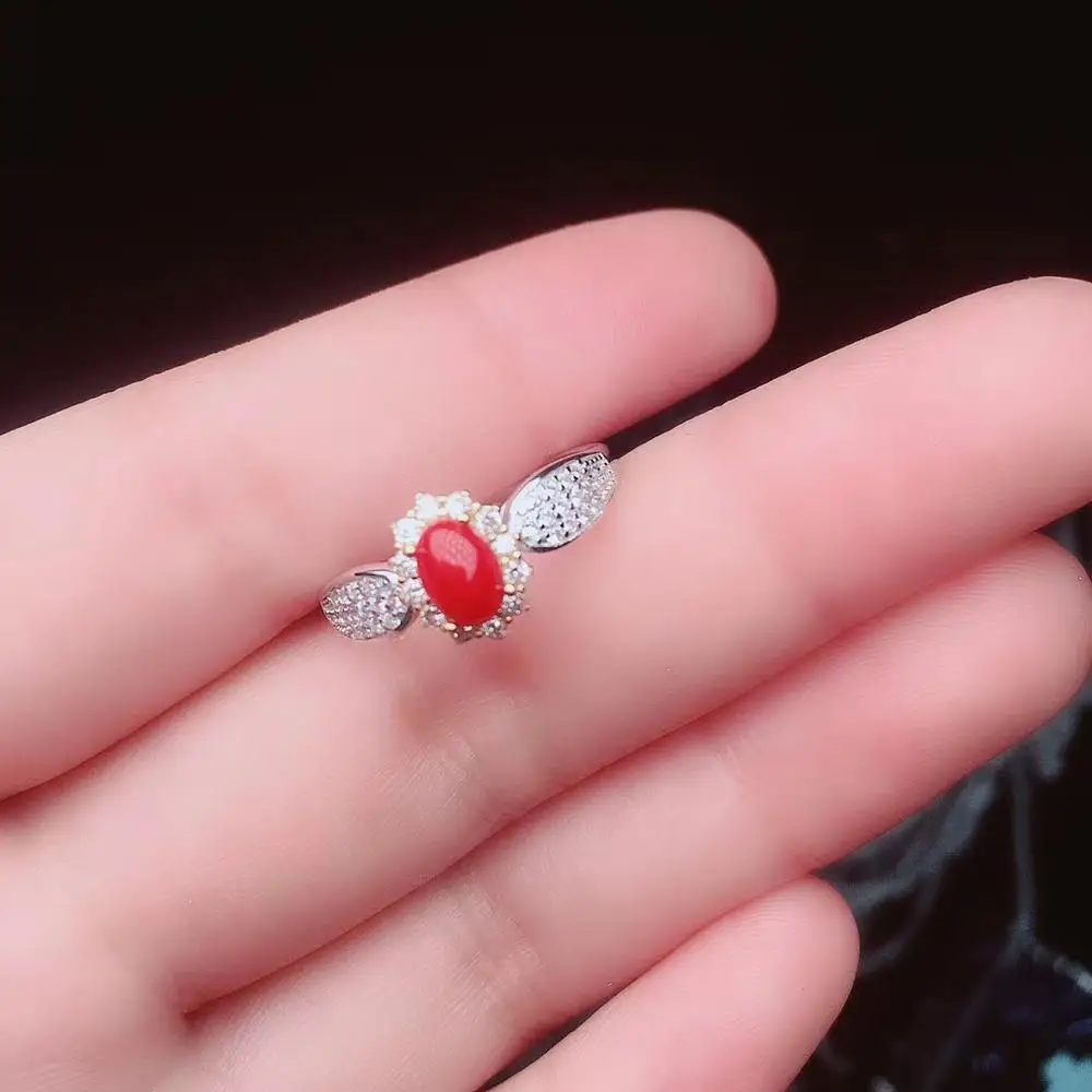 Кольцо из серебра 925 пробы с натуральным красным кораллом | Украшения и