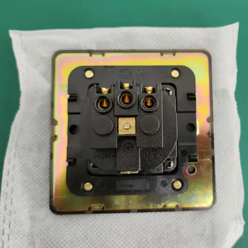 

High Quality Luxury EU Socket With Claws Wallpad Black Metal European Standard Plug Wall Power 220V 16A Haken Clip Mouting