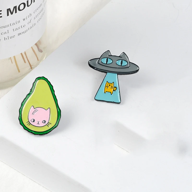 НЛО мультфильм НЛО инопланетянин авокадо Пицца Кошка Брошь космический корабль кошка Пицца Кошка фрукты еда животное брошь Детская Веселая сумка Подвеска ювелирное изделие
