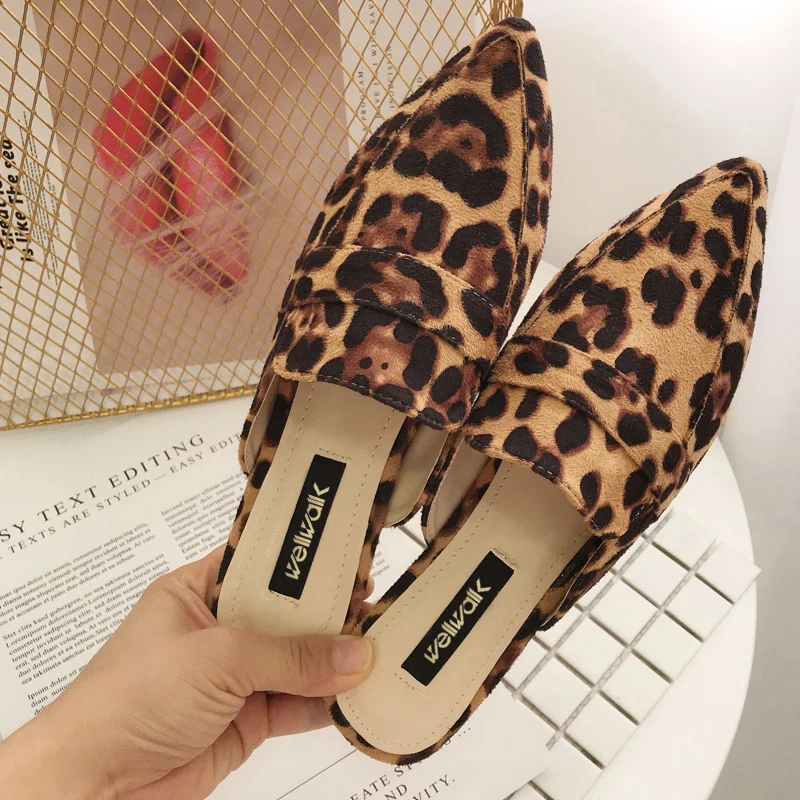 Женские леопардовые шлепанцы без задника на плоской подошве с острым носком и
