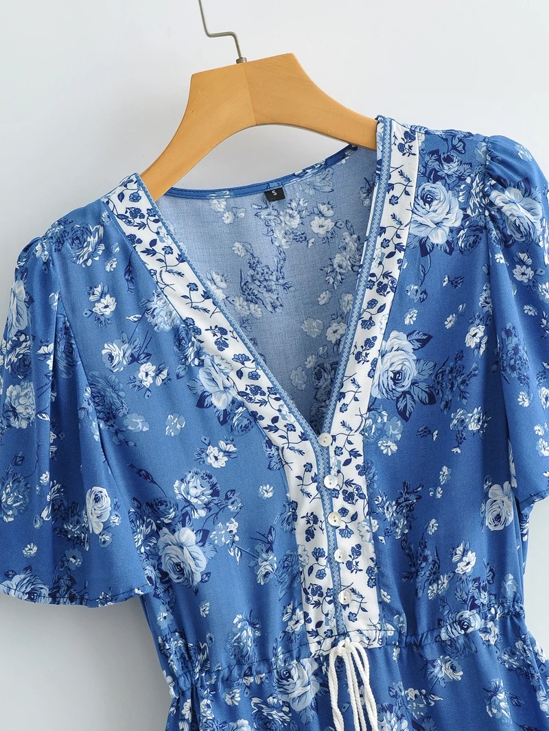 Женское богемное мини-платье с цветочным принтом V-образным вырезом и поясом