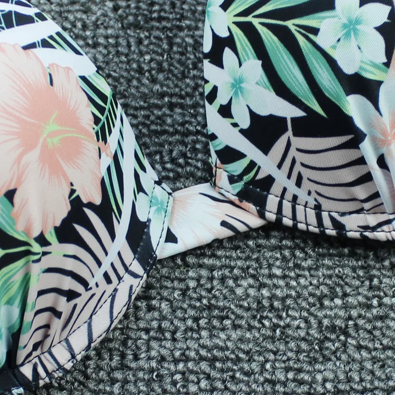 

2020 new hot style European and American green leaf print halterneck sexy bikini swimsuit women