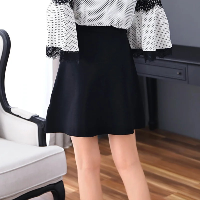 Женская мини-юбка с высокой талией украшенная стразами и бисером карманами