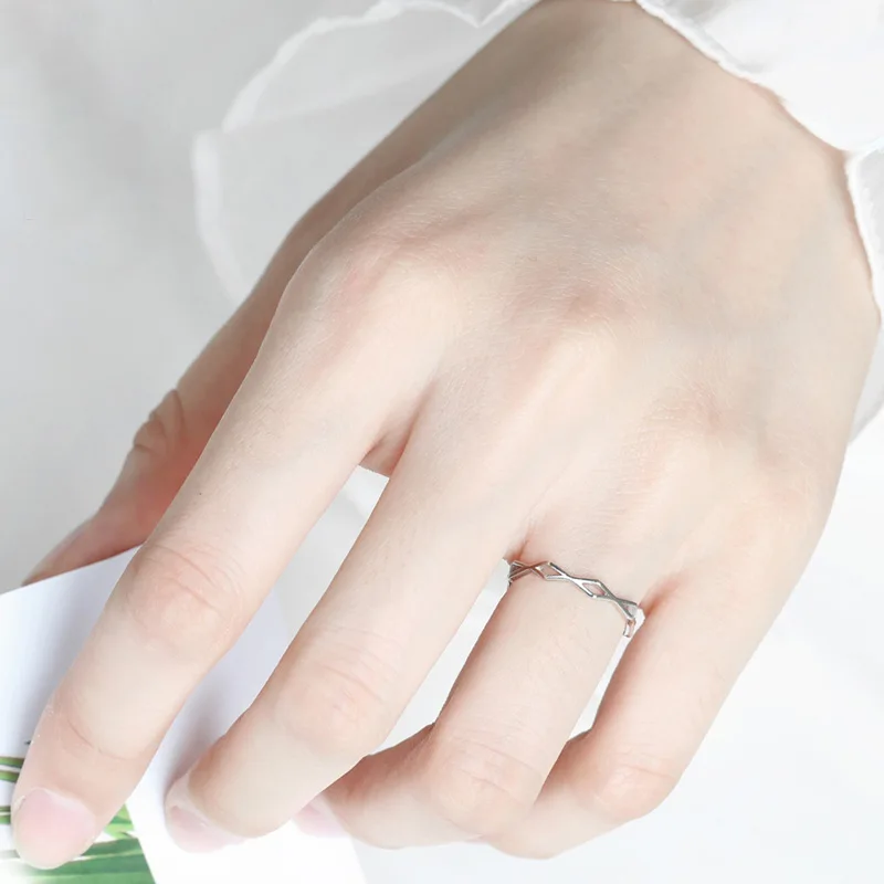 Женское Открытое кольцо с геометрическим узором серебряного цвета|Кольца для