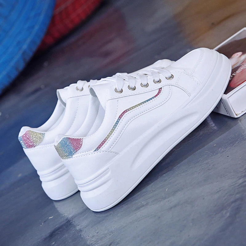 Женские белые туфли на толстой подошве удобная спортивная обувь нескользящие