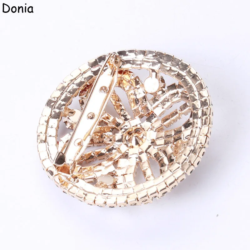 Женская круглая брошь в виде цветка с кисточкой