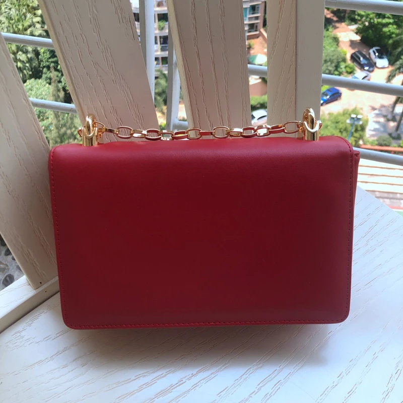 

Big fashion luxury 2021 catwalk metal letter chain leather handbag shoulder slung banquet bag