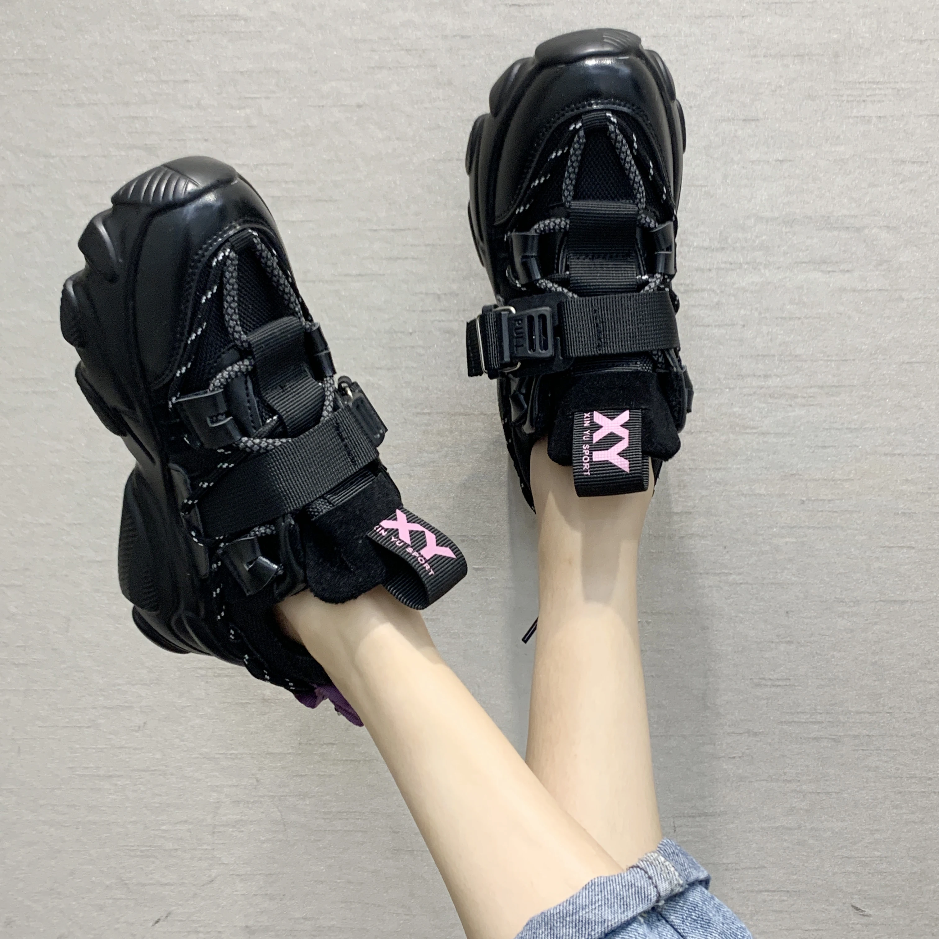 Женские сетчатые кроссовки HKJL белые модные на толстой подошве повседневная