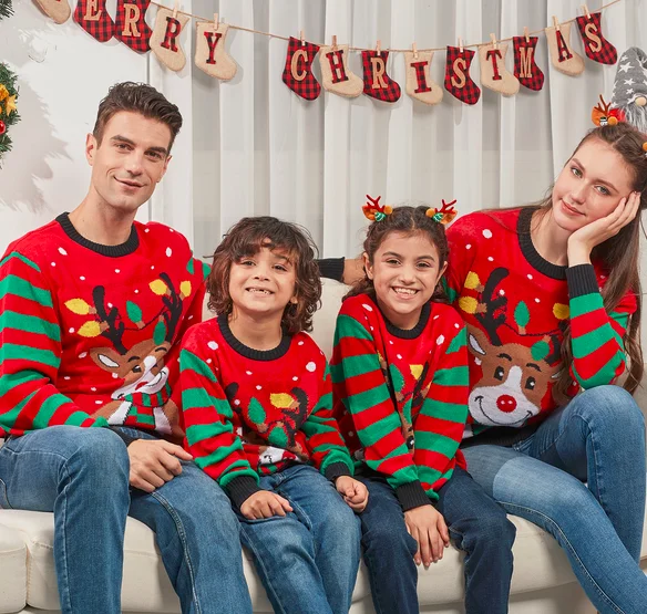 

Свитер с длинным рукавом, круглым вырезом и принтом лося