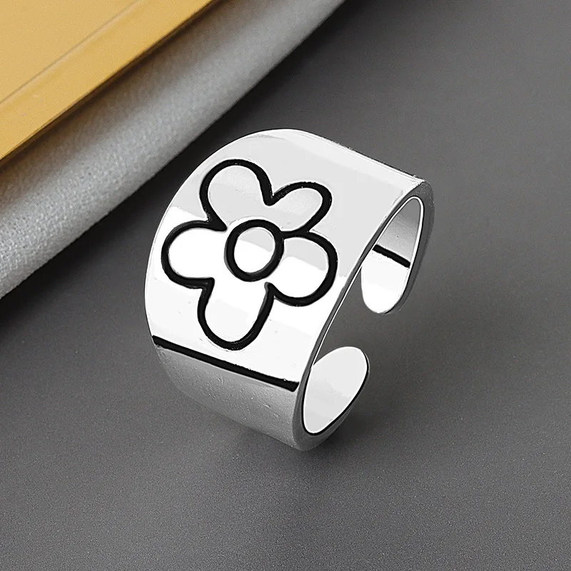 

2021 New Style Flower Rings for Women Punk Trendy Vintage Plum Blossom Ring Small Daisy Flower Rings Party Couple Rings jewelry