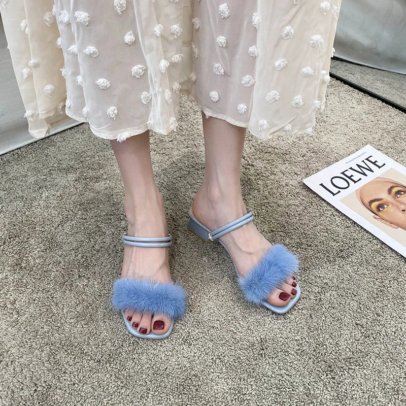 

2021 Furry Slippers Summer Outdoor Fashion Plush Design Women Sandals Open Toe Square Heels Casual Shoes Female Slides