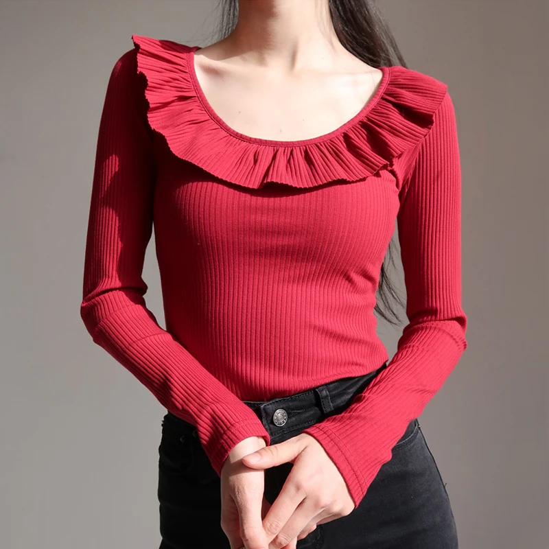 

Женский топ в рубчик с рюшами и длинным рукавом