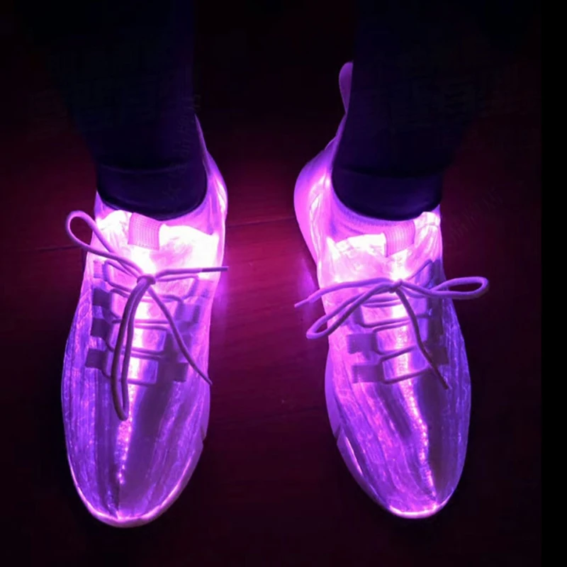 

Детские кроссовки унисекс со светящимся верхом и USB-зарядкой