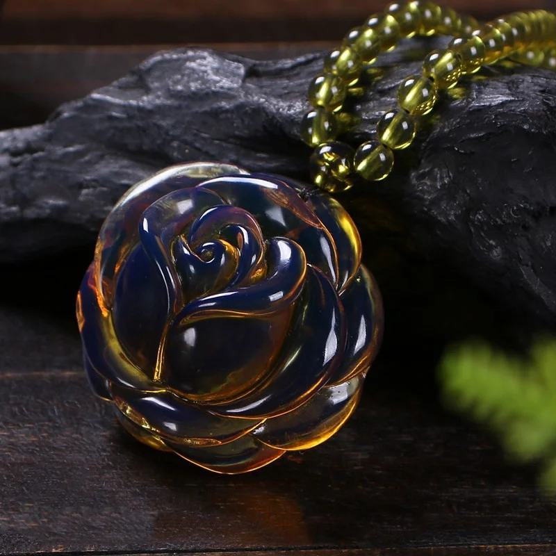 

Женская цепочка с кулоном из пчелиного воска