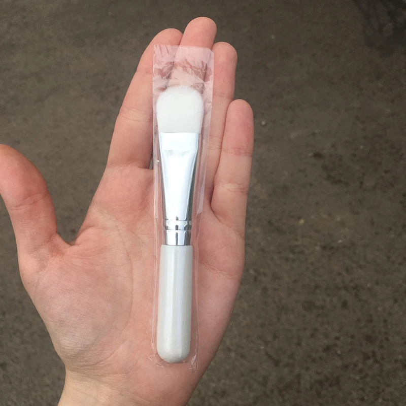 50Pcs/lot Facial Mask Soft Brush Wooden Handle Portable Face Fan-Shaped Professional Makeup Skin Care Cosmetics Tool - купить по