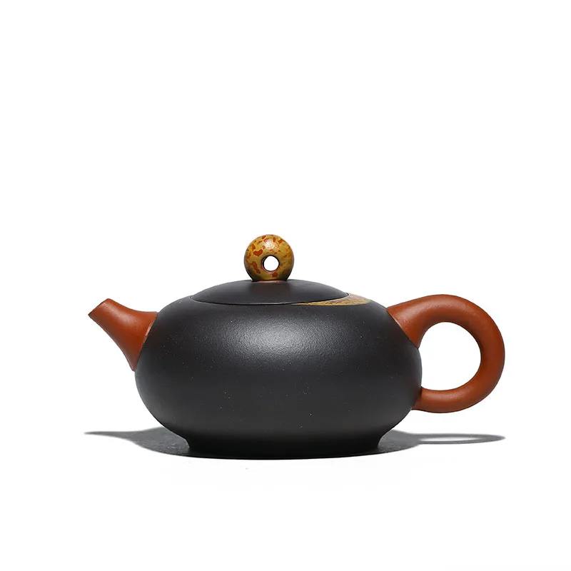 

Purple clay teapot and black clay teapot made by Yuan Youjun