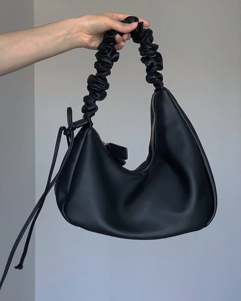 

2021 Spring New Niche Design Drawstring Fold PU Shoulder Messenger Bag Underarm Bag Retro Female Summer High Sense