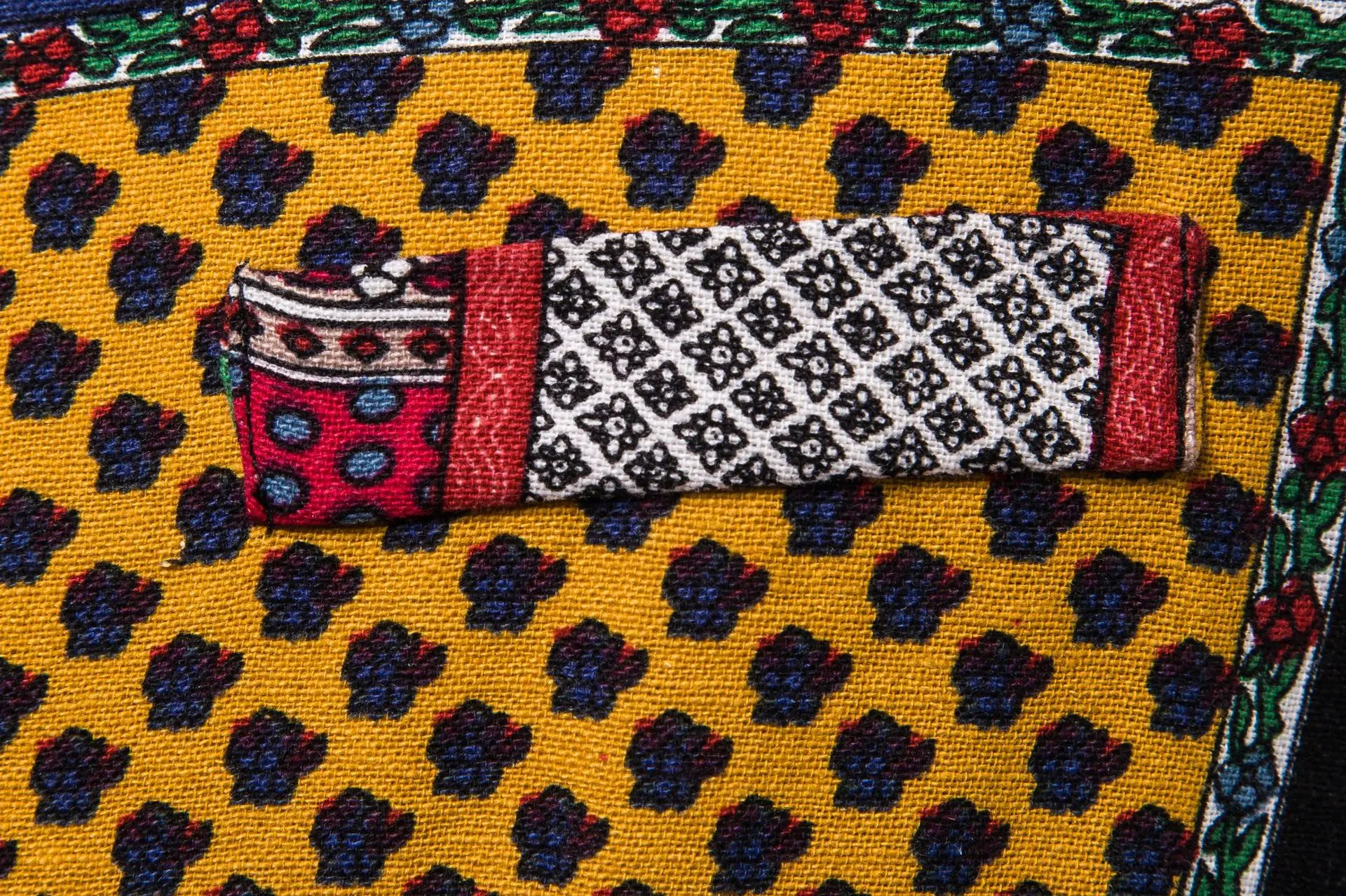 LUCLESAM 2021 Men Bohemia Patch Stitching Vintage Vest Single Breasted V Neck Ethnic style Waistcoat chaleco hombre Dashiki vest