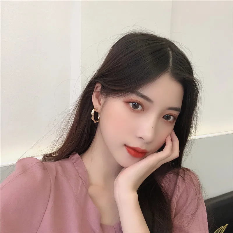 

2020 New Korean Vintage Earrings For Women Gold C-shaped Earrings Irregular Metal Simple Earrings Fashion Jewelry