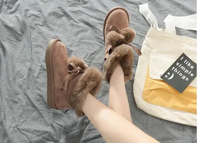 Женские короткие зимние ботинки с помпонами; Новинка года; корейский стиль; женские плюшевые ботинки с мехом и бантом; женские ботильоны без застежки с помпонами; 1911