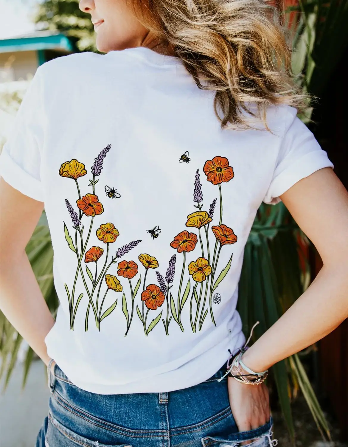 Фото Женская хлопковая футболка цветная растущая пчела с цветами модная повседневная