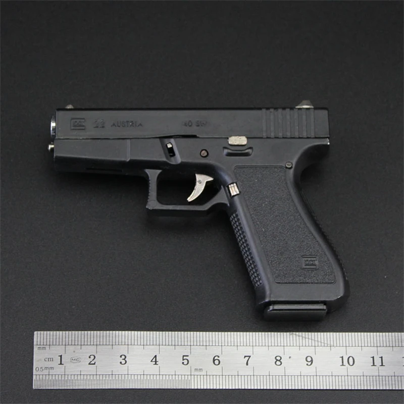 Llavero en miniatura de pistola Glock 22, modelo 1:2, 05, carcasa de Metal completa, lanzamiento de aleaci&oacute;n, regalo de cumplea&ntilde;os favorito de ni&ntilde;o, novedad de 2021-1